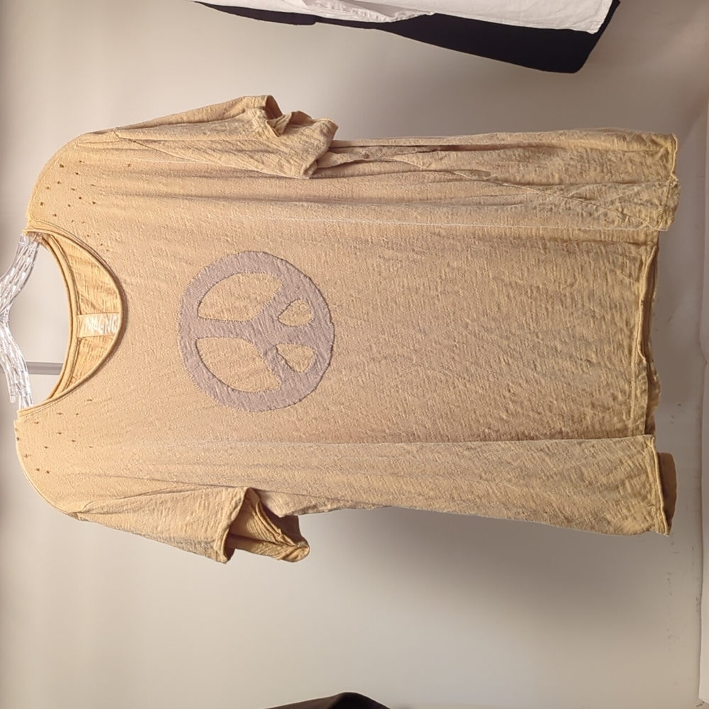 Magnolia Pearl One Size Peace Sign Shirt